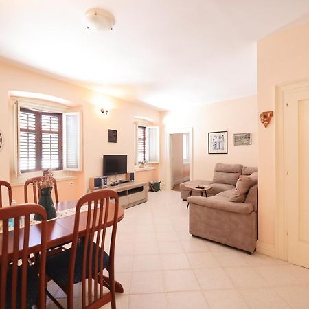Two Bedroom Apartment In City Center Igor Zára Kültér fotó