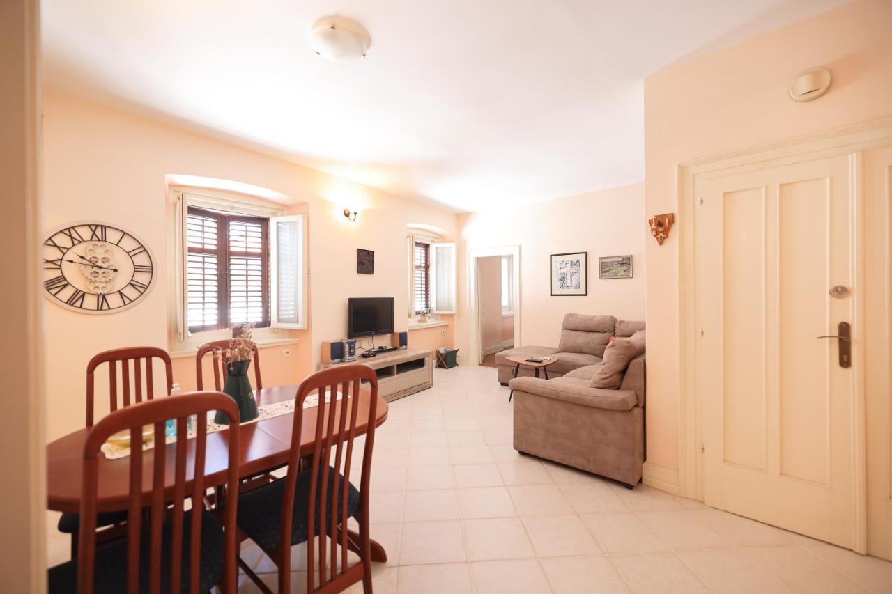 Two Bedroom Apartment In City Center Igor Zára Kültér fotó