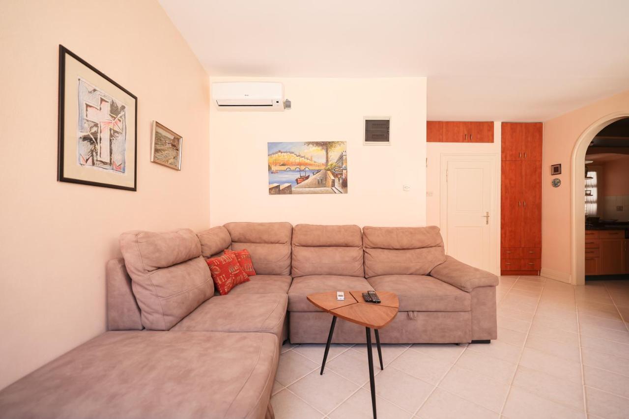 Two Bedroom Apartment In City Center Igor Zára Kültér fotó