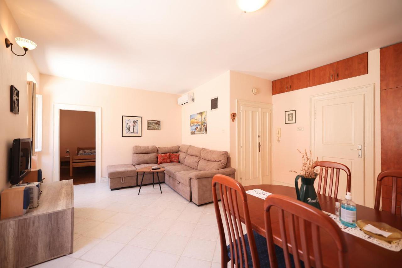 Two Bedroom Apartment In City Center Igor Zára Kültér fotó