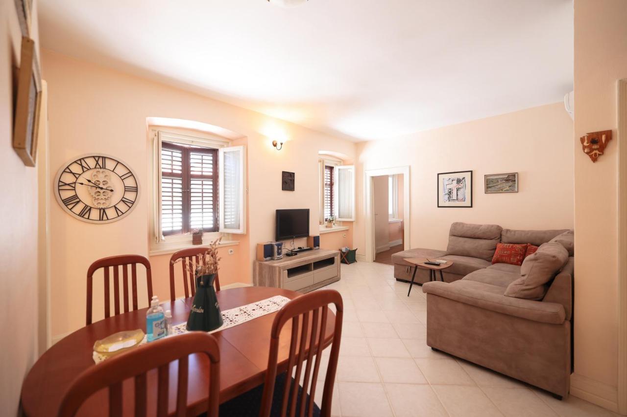 Two Bedroom Apartment In City Center Igor Zára Kültér fotó