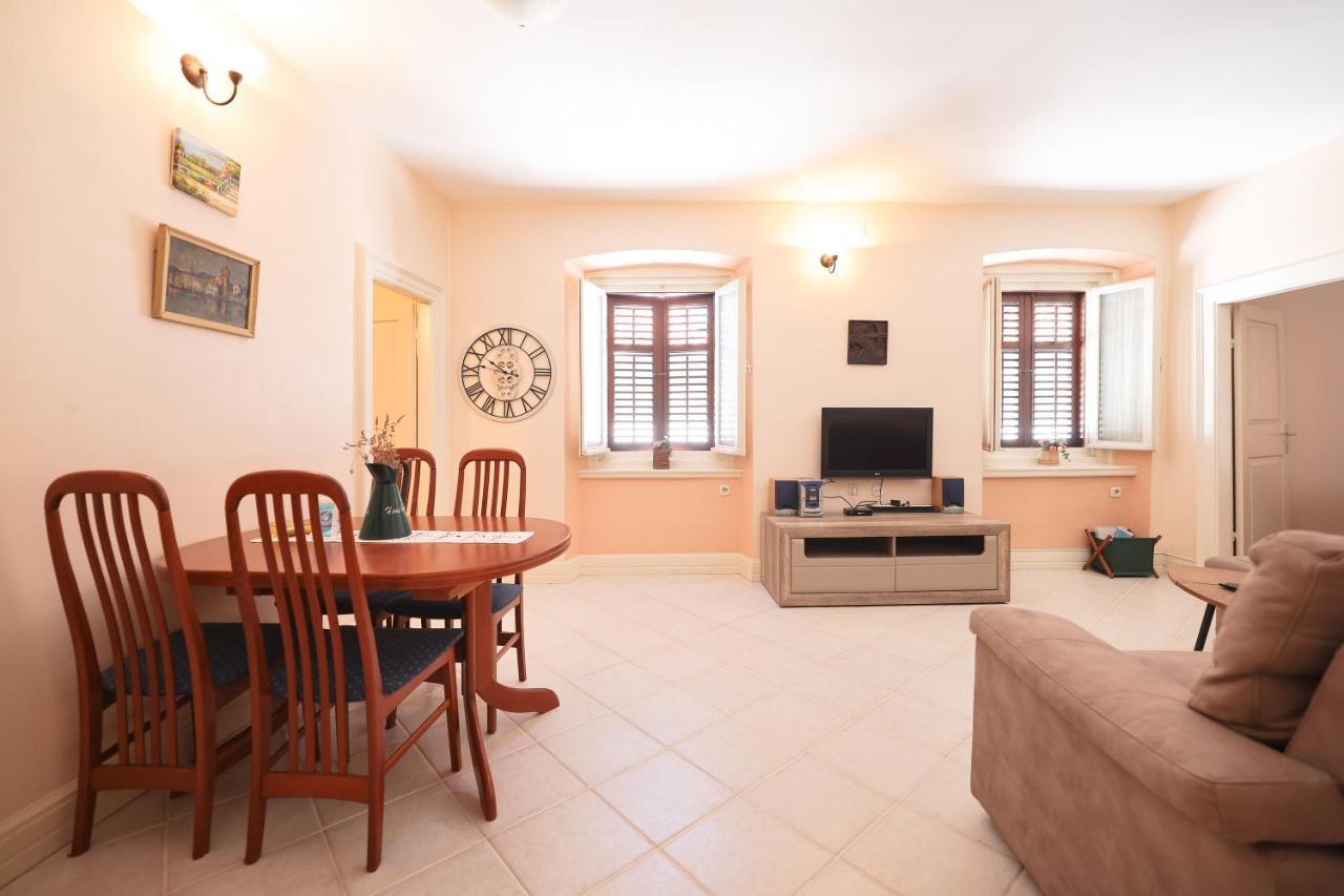 Two Bedroom Apartment In City Center Igor Zára Kültér fotó