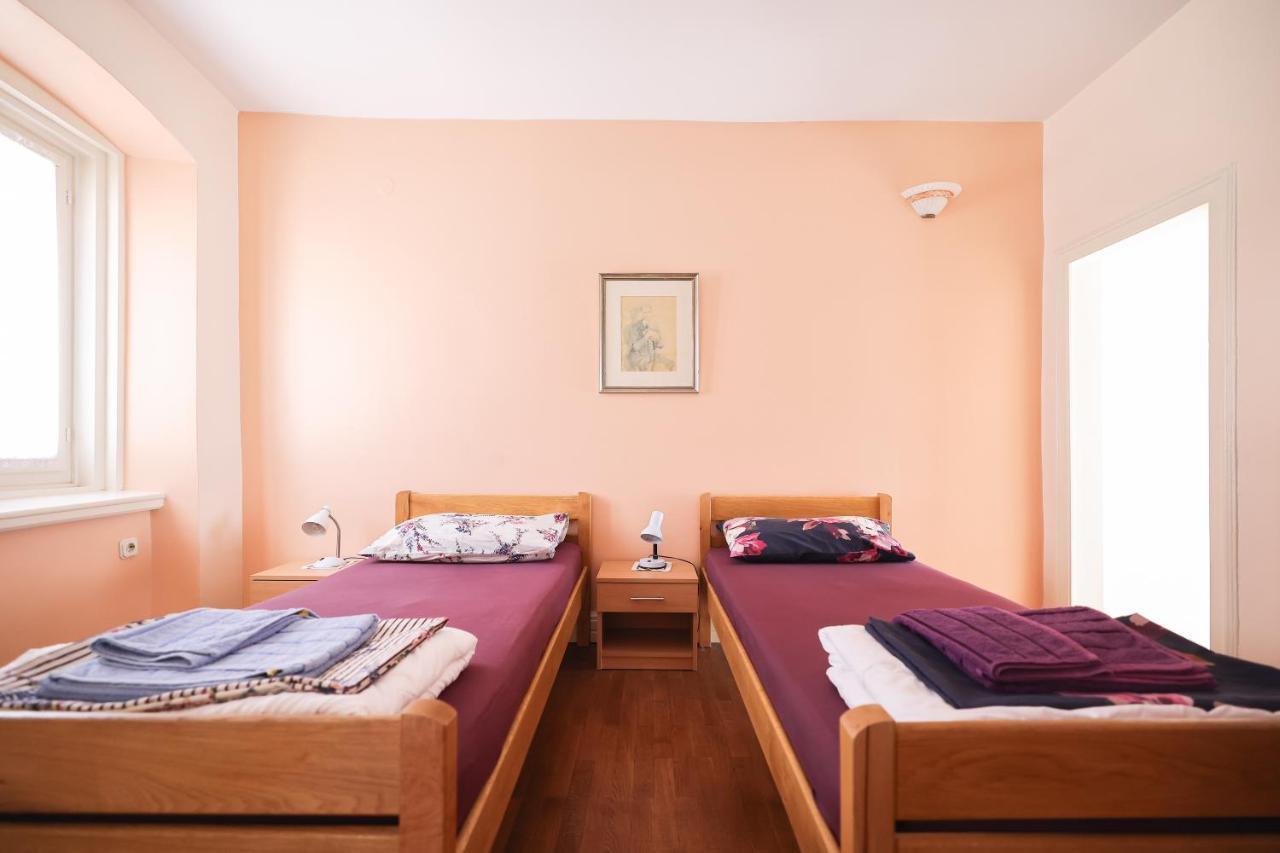 Two Bedroom Apartment In City Center Igor Zára Kültér fotó