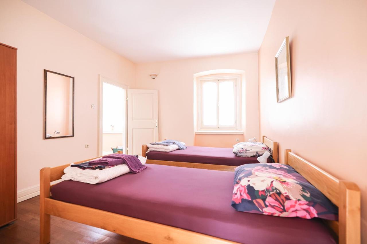 Two Bedroom Apartment In City Center Igor Zára Kültér fotó