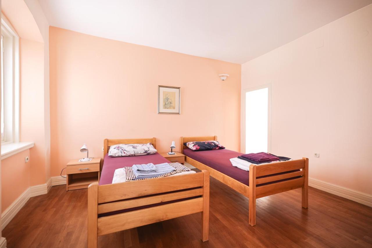 Two Bedroom Apartment In City Center Igor Zára Kültér fotó