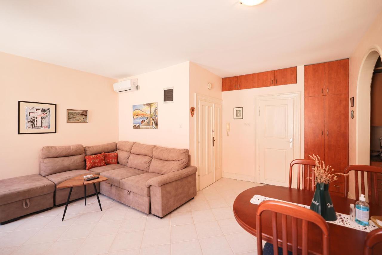Two Bedroom Apartment In City Center Igor Zára Kültér fotó