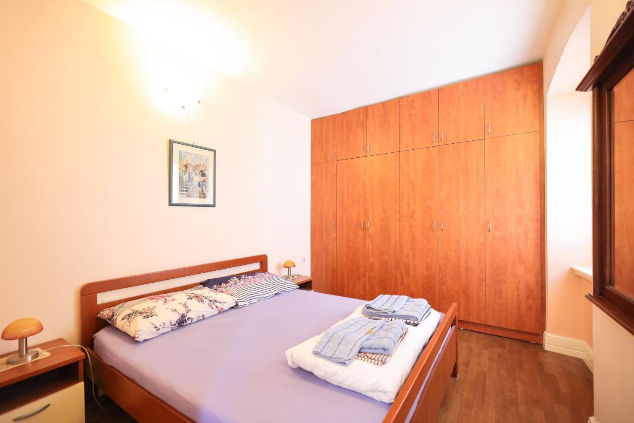 Two Bedroom Apartment In City Center Igor Zára Kültér fotó